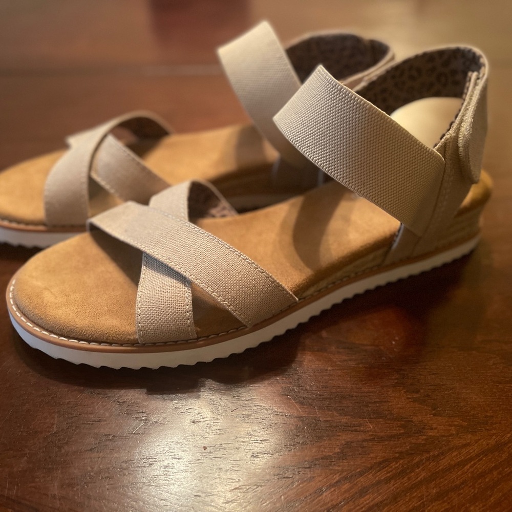 Bobs Skechers Memory Foam Women's Tan Sandals Like Newer